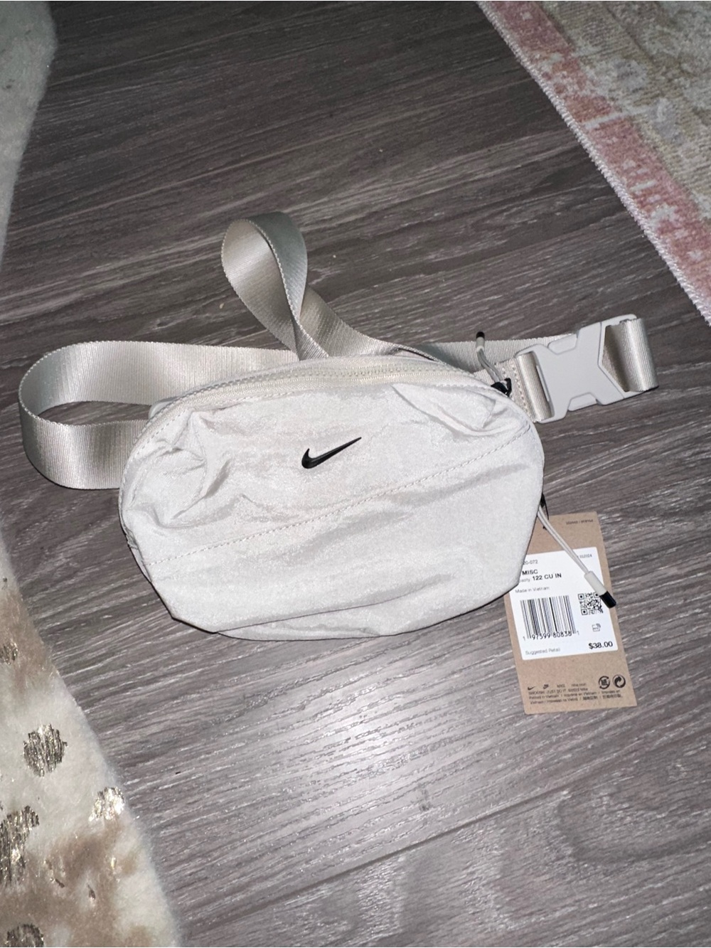 Nike Aura Crossbody Bag (2L) NWT IN LIGHT BONE AND BLACK - Picture 2 of 9